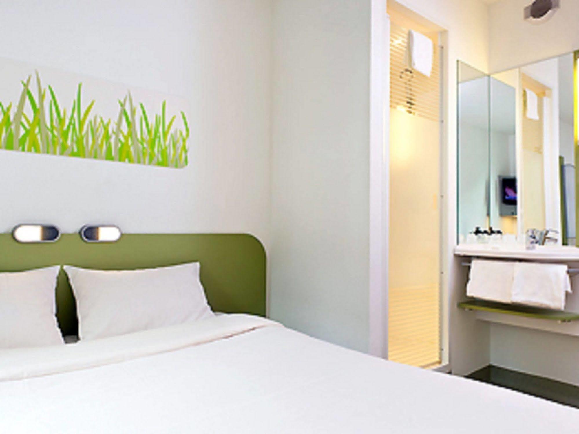 Ibis Budget Brignoles Provence Exterior foto