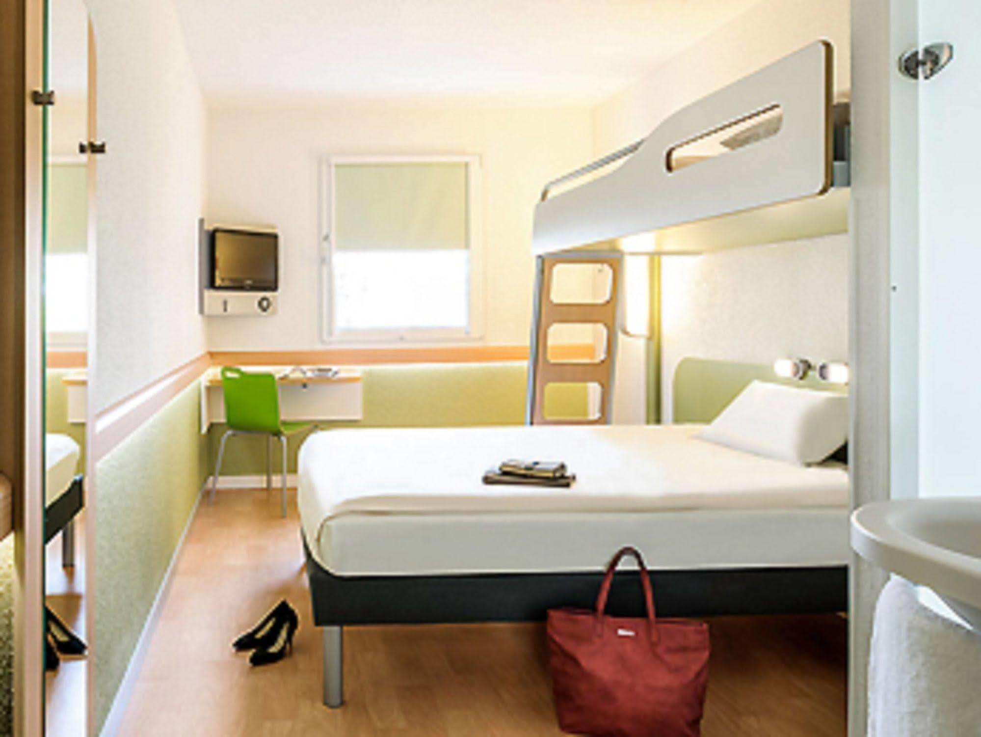 Ibis Budget Brignoles Provence Exterior foto
